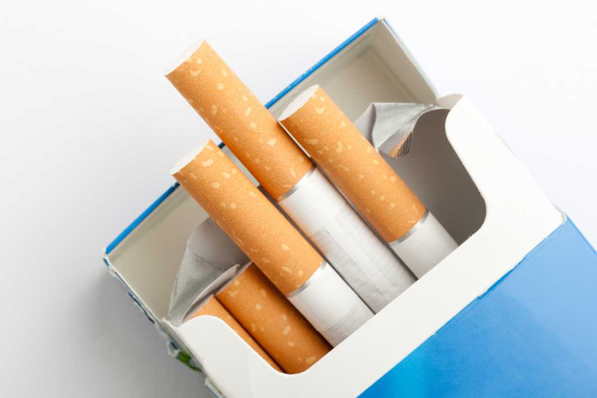 Stangata per i fumatori, ecco quanto costerà un singolo pacchetto